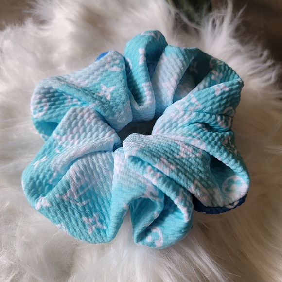 SALE? Elegant Blue Mono Patterned Hair Tie